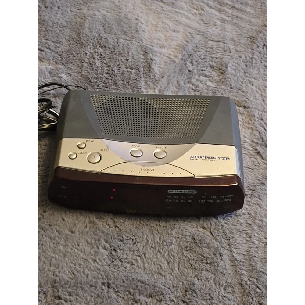 Vintage White-Westinghouse AM/FM Digital Alarm Clock Radio WCR-11090 TESTED